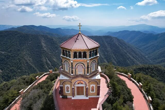 Prachtig uitzicht op de bossen en bergen in Cyprus.